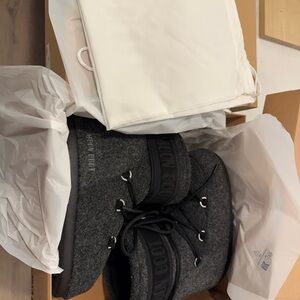Moon Boot Gray/Black Felt Winter Snow Boots